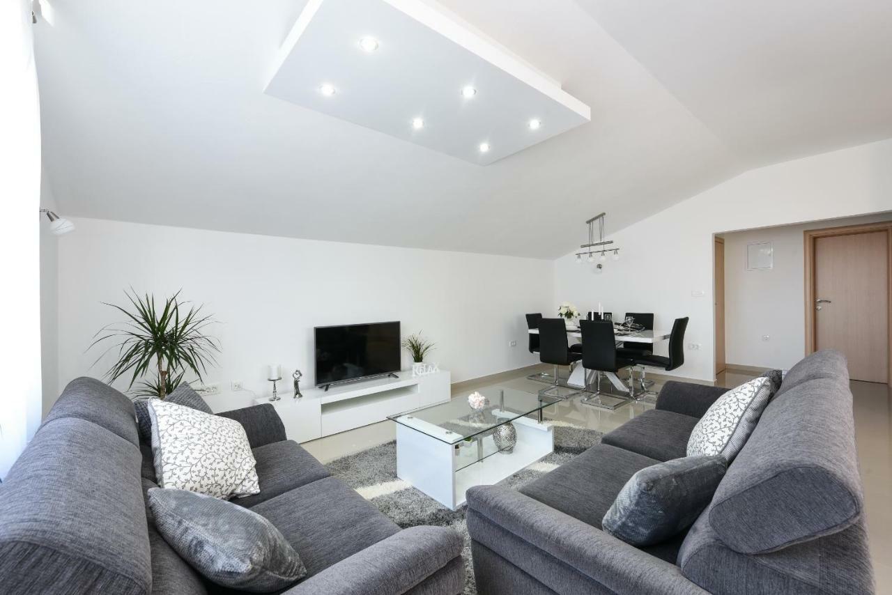 Appartement Monika - Private Terrace & Parking *
