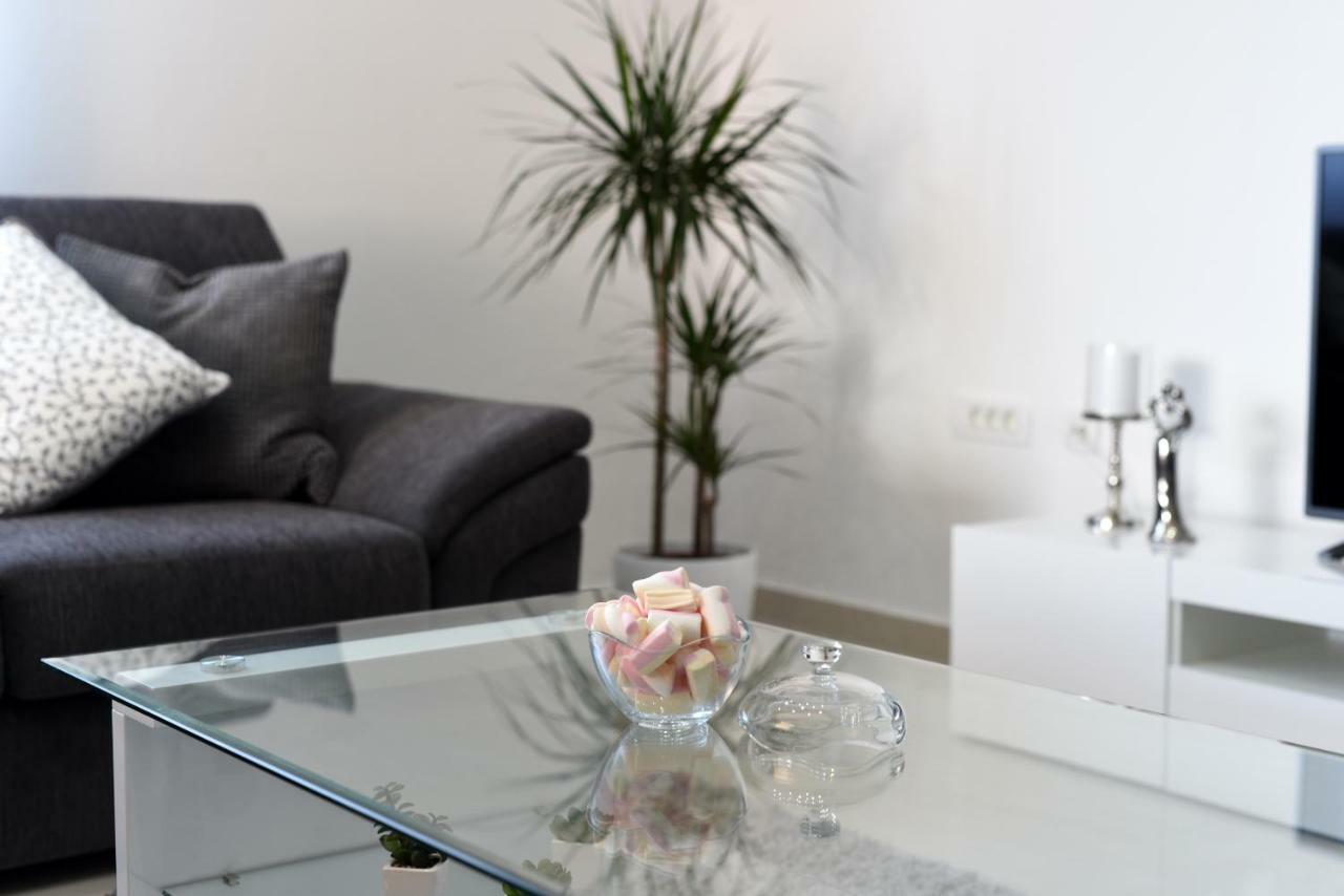 Monika - Private Terrace & Parking Appartement Zadar